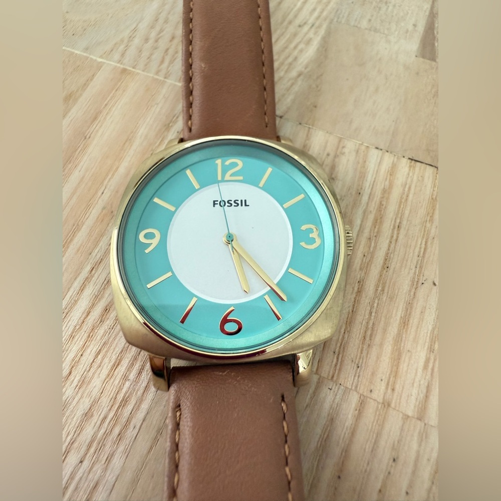 Fossil ladies gold tone brown leather watch NEW BATTERY